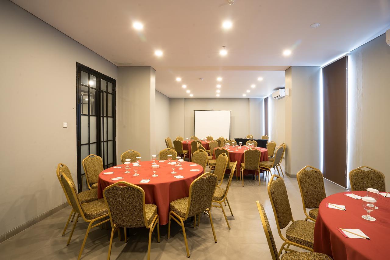 Maple Hotel Grogol Jakarta Ngoại thất bức ảnh