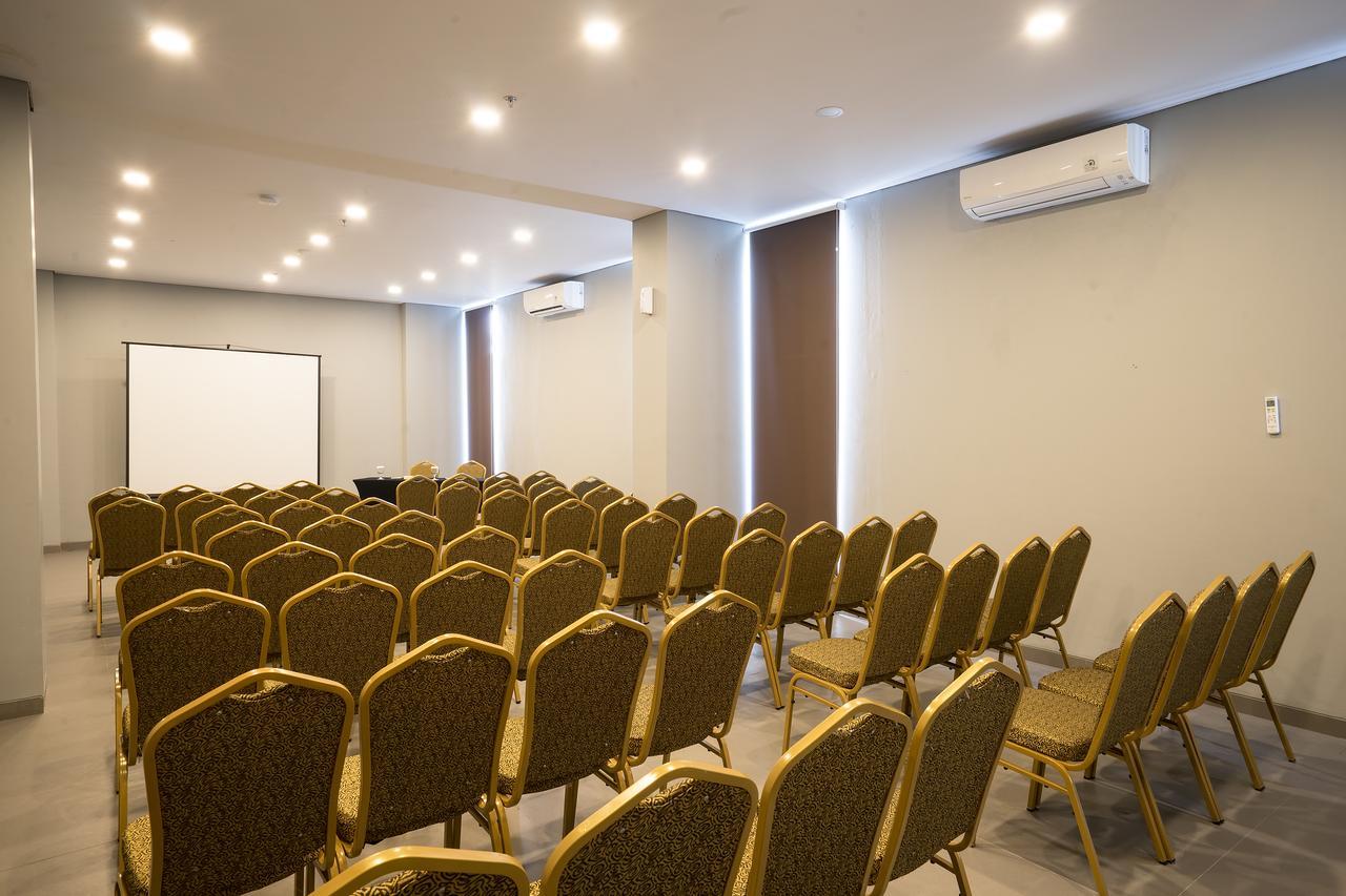 Maple Hotel Grogol Jakarta Ngoại thất bức ảnh
